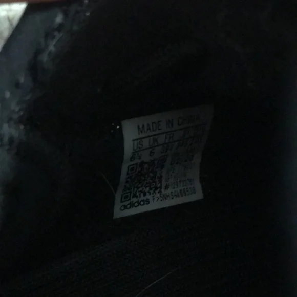 Yeezy boost 350v2 new with box size 6.5 onyx